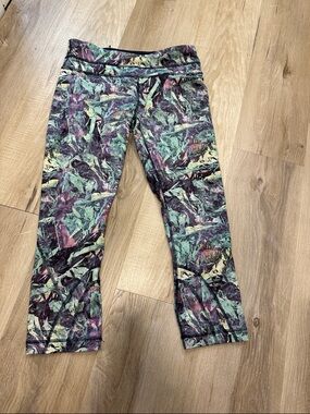 Lululemon size 6 leggings